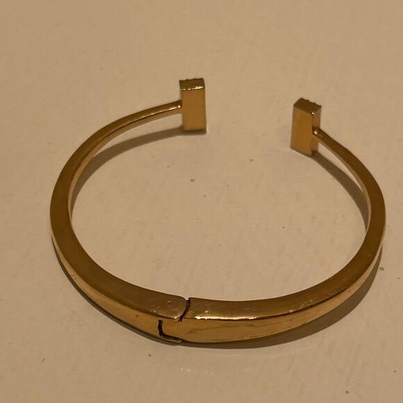 Kate Spade Gold Tone Rhinestone End Hinge Style Bangle Bracelet Classy Stackable - Picture 5 of 7